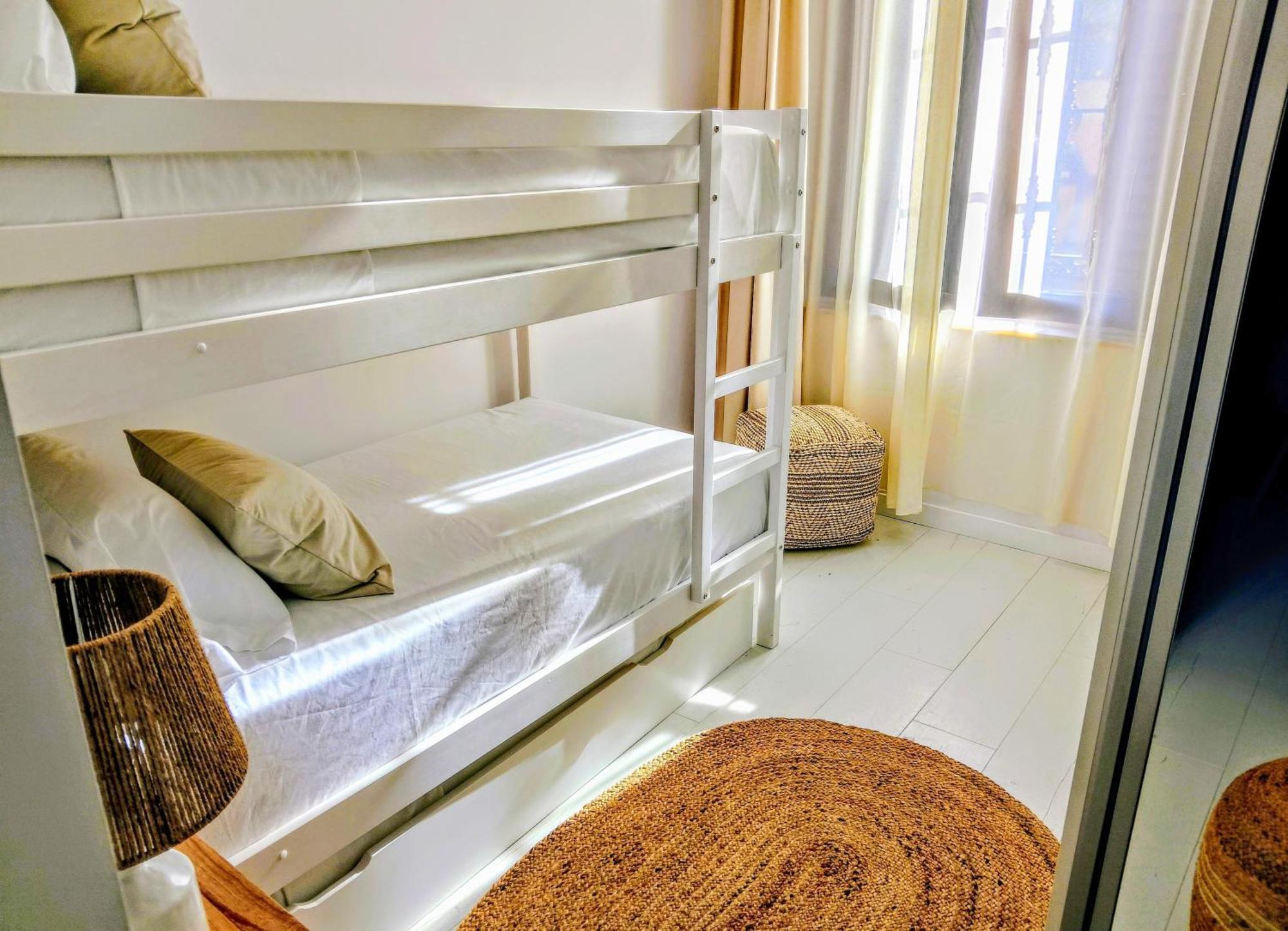 Piso Con Patio, 3 Habitaciones, En La Goleta Apartament Malaga