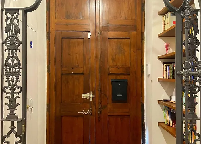 Piso Con Patio, 3 Habitaciones, En La Goleta