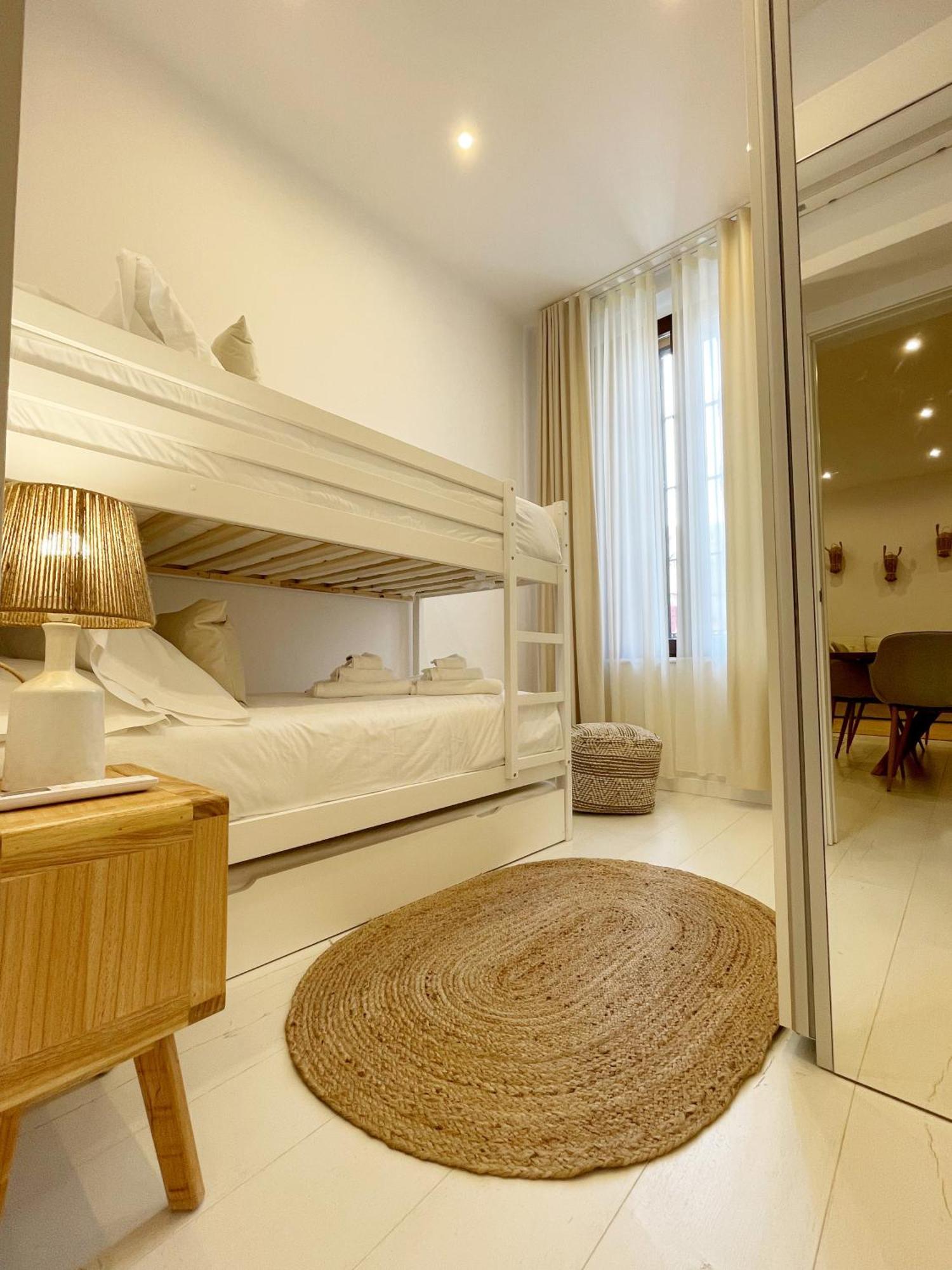 Piso Con Patio, 3 Habitaciones, En La Goleta Màlaga