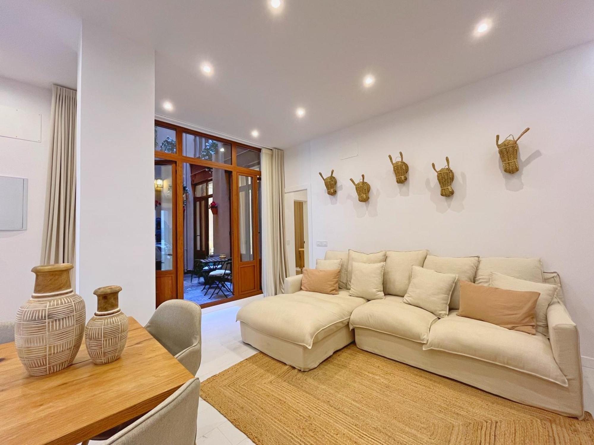 Apartament Piso Con Patio, 3 Habitaciones, En La Goleta